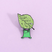 Broche grenouille au design original, émaillée, avec motif 'Never Forget I Love You', grenouille mignonne tenant une feuille verte, pour sac et revers