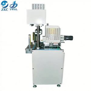 Machine de moulage par injection à basse pression verticale en plastique de petite taille de haute qualité à prix avantageux pour batterie de téléphone portable - Product Image 3