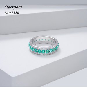 Anillo de eternidad Starsgem de oro de 14 quilates con esmeralda de laboratorio y pavé de moissanita, anillo de boda. - Product Image 1
