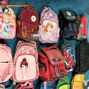 Venta al por mayor Bolsos de hombro Mochila Bolsa de marca de <span class=keywords><strong>segunda</strong></span> <span class=keywords><strong>mano</strong></span> Mochilas escolares usadas mixtas Pacas para hombres Niños - Product Image 3