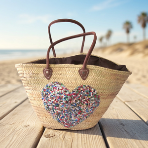Panier en paille fait main avec motif cœur coloré, poignées marron, sac fourre-tout tissé naturel, accessoire de plage pour Halloween et Noël - Product Image 1