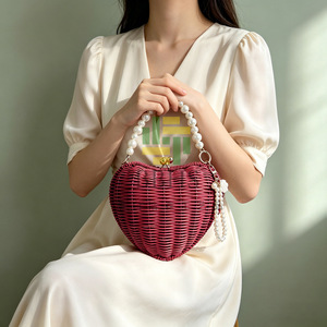 Nuevo Bolso de Mano Casual Moderno y Personalizado con Adornos de Perlas en Forma de Corazón, Tejido a Mano, para el Día de San Valentín - Product Image 2