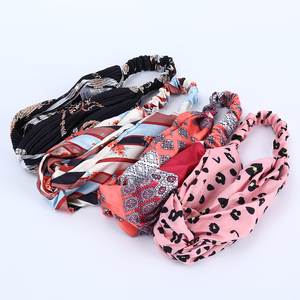 Panno elastico solido poliestere testa avvolge fascia in tessuto raso donne lavorate a maglia ragazze trucco fasce per capelli <span class=keywords><strong>turbante</strong></span> con nodo attorcigliato - Product Image 2