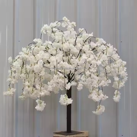 Arbre de fleurs artificielles de fleurs de cerisier blanc suspendu à l'arbre de fleurs de cerisier artificiel blanc pour la décoration de mariage