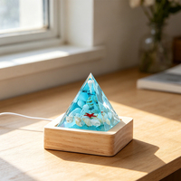 Lámpara de Mesa LED de Resina con Forma de Pirámide Oceánica, Mini Lámpara Nocturna USB con Paisaje de Conchas Marinas, Lámpara de Recuerdo con Temática de Playa para Cumpleaños