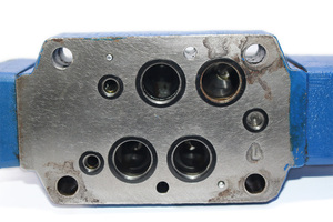 R900965306 4WRZE16E100-7X/6EG24N9K31/A1M วาล์วควบคุมทิศทางแบบสัดส่วน NG16 100 ลิตร/นาที 315 บาร์ สำหรับระบบไฮดรอลิกอุตสาหกรรม - Product Image 3