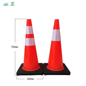 Cône de signalisation routière en PVC rouge et noir avec bande réfléchissante prismatique haute intensité pour la sécurité routière - Product Image 2