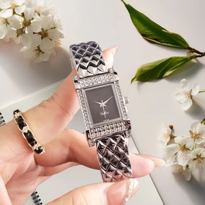 Orologio al Quarzo da Donna <span class=keywords><strong>di</strong></span> <span class=keywords><strong>Marca</strong></span>, Quadrante Quadrato Argento con Strass, Bracciale Trapuntato, Elegante e Lussuoso - Product Image 3