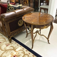 Table d'extrémité ronde en bois massif classique britannique Design fonctionnel et élégant pour la décoration du salon