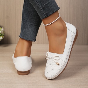 Mocassins plats blancs pour femmes grandes tailles, en cuir PU, légers, à enfiler, chaussures décontractées tendance avec nœud - Product Image 5