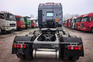 Camion tracteur SINOTRUCK 6X4, transmission manuelle diesel, capacité de charge 41-50T, suspension pneumatique, siège à direction à gauche, fabrication chinoise, 360 - Product Image 5
