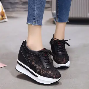 Sh11546a Lady moda yaz okul ayakkabısı siyah ayakkabı nefes kadın kama topuklu ayakkabı 2023
