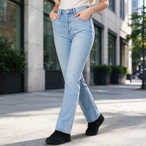 Jean slim droit taille haute <span class=keywords><strong>pour</strong></span> femme avec fente latérale, denim délavé clair, idéal <span class=keywords><strong>pour</strong></span> le marché printanier - Product Image 2