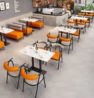 Ensemble de meubles personnalisés modernes et minimalistes, chaise de banquet marron, table carrée en bois pour restaurant, hôtel, café et salon de thé