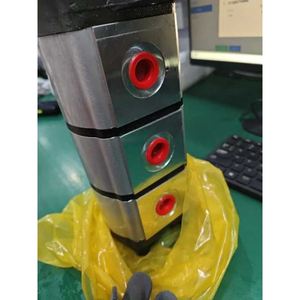 Bomba de Engranajes Triple de Repuesto de Alta Calidad 6679080 6669649 para Excavadora <span class=keywords><strong>322</strong></span> 320, Piezas de Maquinaria de Construcción - Product Image 2