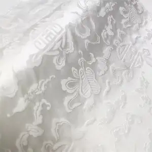 Kunden spezifischer einzigartiger Dobby-Seidensatin-Stoff Greige 16mm 44 Zoll Jacquard White Satin Silk Fabric