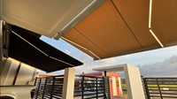 Meilleur Choix - Auvent Rétractable Motorisé en Alliage d'Aluminium à Commande à Distance, Haute Résistance, Anti-Vent, avec Éclairage LED pour Jardin