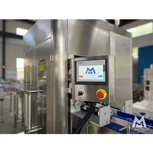 ماكينة وضع الملصقات التعريفية على زجاجات المياه والشرابات الأوتوماتيكية مصنوعة من مادة كلوريد البولي فينيل باستخدام الحرارة وتقليص الأكمام