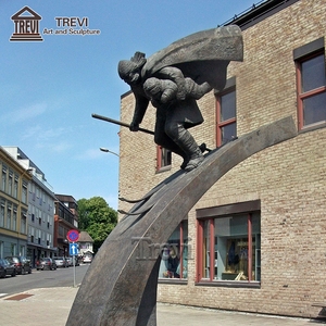 Statuetta di sciatore in bronzo scultura in metallo uomo sportivo personalizzato moderno - Product Image 5