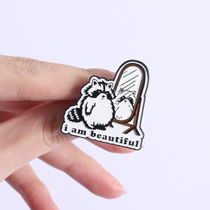 Broche en émail souple motif raton laveur de dessin animé mignon, avec la <span class=keywords><strong>phrase</strong></span> en <span class=keywords><strong>anglais</strong></span> 'I Am Beautiful', pour éliminer l'anxiété - Product Image 3