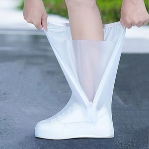 Penutup sepatu bot hujan tahan air luar ruangan PVC hitam pelindung sepatu bot anti licin karet dapat digunakan kembali - Product Image 4