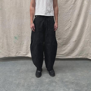 Jeans pour homme en denim brut non sanforisé 100% coton 15 oz à jambe large de style américain traditionnel OEM avec pli simple sur le devant et ourlet biaisé - Product Image 4