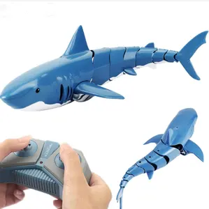 Gran oferta 1:18 tiburón de alta simulación para piscina baño 2,4G Control remoto tiburón juguete RC barco juguetes para niños