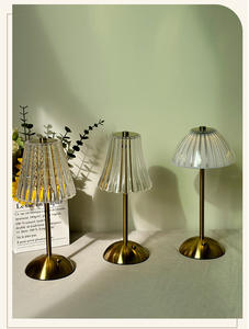 Lampu Malam Desain Jamur Bergaya Nordik Tanpa Kabel Kristal Aluminium Pengisian Daya Baterai yang Praktis untuk Suasana Restoran Bar - Product Image 5