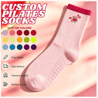 Nouvelles chaussettes de yoga à volants East Crew Grip, brodées, avec logo personnalisé, chaussettes personnalisées en coton peigné antidérapantes pour femmes, chaussettes de Pilates