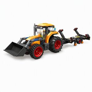 Ensemble de blocs de construction de tracteur orange personnalisé à roues avec attache de charrue, jouets fonctionnels pour enfants pour jeux de rôle agricoles et présentation - Product Image 1