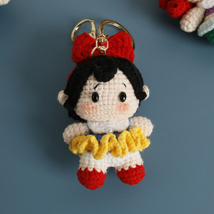 Precio al por mayor <span class=keywords><strong>de</strong></span> alta calidad lindo hecho a mano <span class=keywords><strong>de</strong></span> <span class=keywords><strong>punto</strong></span> <span class=keywords><strong>de</strong></span> <span class=keywords><strong>ganchillo</strong></span> niñas colgante accesorio hecho a mano llavero <span class=keywords><strong>de</strong></span> <span class=keywords><strong>punto</strong></span> - Product Image 4