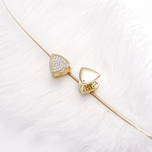 Vente en gros de bijoux CM Boucles d'oreilles en plaqué or 14 carats pour femmes avec zircone Boucles d'oreilles en forme de cerceaux Boucles d'oreilles Ice Out huggies - Product Image 3