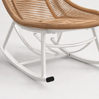 Fauteuil à bascule d'extérieur en rotin PE tressé à la main avec structure en acier carbone durable pour la sieste