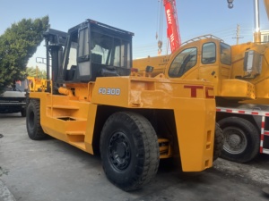 Montacargas Usado TCM FD300 Diésel Todoterreno 4X4, Mástil de Tres Etapas, Neumáticos, Distancia entre Ejes de 3200 mm, Uso en Construcción Nueva - Product Image 2