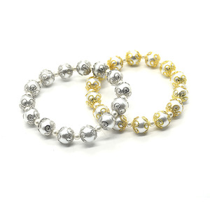 Pulsera de Perlas con Encaje Metálico Estilo Corte, Aleación de Zinc Dorada y Plateada, Patrón Geométrico de Bolas, Regalo de Joyería - Product Image 1