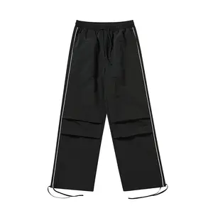 Celana kargo olahraga, warna murni Logo kustom cetak desain kerut tali pinggang dan manset celana kargo olahraga