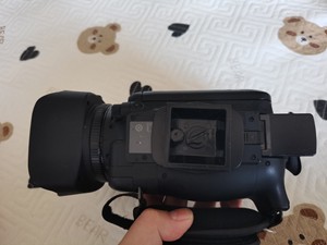 Caméscope professionnel HD Canon XA30 95% neuf avec objectif zoom 20x et enregistrement vidéo 1080P - Product Image 3