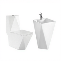 Ensemble WC moderne blanc avec cuvette sur pied, facile à nettoyer, en céramique résistante à l'eau, articles sanitaires pour hôtels