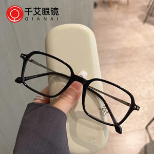 Gafas Qianai Ke Square M3-30335 con Filtro de Luz Azul, Montura Completa Unisex, Lentes de Acetato Marrón Té con Remaches de Puntos - Product Image 3