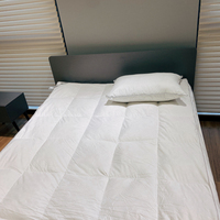 Surmatelas matelassé carré 1400 g/m² avec garnissage de 10 cm, sur mesure, en duvet de canard et plumes, pour hôtel