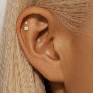 Piercing de Cartílago, Hélice y Trago en Espiral con Diseño de Copo de Nieve, 12x8mm, Plata 925, Chapado en Oro de 18K, Zirconia 5A - Product Image 4