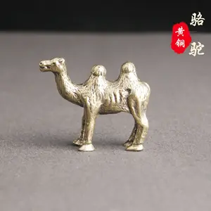 In ottone massiccio cammello ornamenti da tavolo in bronzo creativo animale intaglio artigianato Wen Play Tea Pet ornamenti bronzo vecchio articoli all'ingrosso