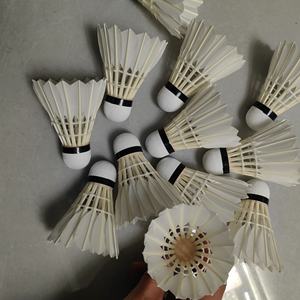 Volants de badminton en plumes de canard, 12 pièces en tube, blancs, durables, vol stable, pour compétition, à tige droite - Product Image 6