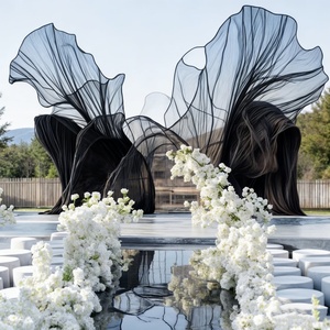 Fondo de Boda de Lujo con Camino Decorativo, Flores Gigantes Blancas para Decoración de Bodas en Venta - Product Image 5