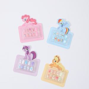 Clavos a presión <span class=keywords><strong>de</strong></span> dibujos animados bonitos para niños al por mayor, <span class=keywords><strong>de</strong></span> longitud corta con varios diseños <span class=keywords><strong>de</strong></span> animales (perros, gatos, carpinchos, ponis arcoíris) - Product Image 6