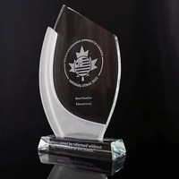 Fabrikpreis Weiße Mattglas-Kristall-Schild-Auszeichnung Trophäe