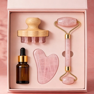 Coffret Cadeau Huile Sérum Personnalisable avec Logo, Peigne de Massage en <span class=keywords><strong>Quartz</strong></span> <span class=keywords><strong>Rose</strong></span> Naturel, Pierre <span class=keywords><strong>Gua</strong></span> <span class=keywords><strong>Sha</strong></span> en <span class=keywords><strong>Quartz</strong></span> <span class=keywords><strong>Rose</strong></span> et Boîte, Outil de Massage <span class=keywords><strong>Gua</strong></span> <span class=keywords><strong>Sha</strong></span> Personnalisé - Product Image 1