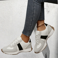 Nouvelles baskets de jogging vintage 2026 gris et blanc à blocs de couleur, empeigne en PU, fermeture chaussette, semelle souple, unisexe, tendance mode décontractée quotidienne