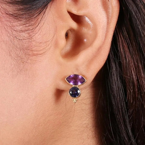 Magnifiques boucles d'oreilles clous en laiton plaqué or avec améthyste et iolite, pour le quotidien, le bureau ou les soirées. - Product Image 3
