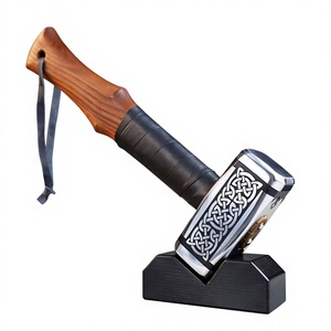 Marteau Viking artisanal en acier au carbone, face rectangulaire, manche en bois, texture antidérapante, design celtique décoratif. - Product Image 1